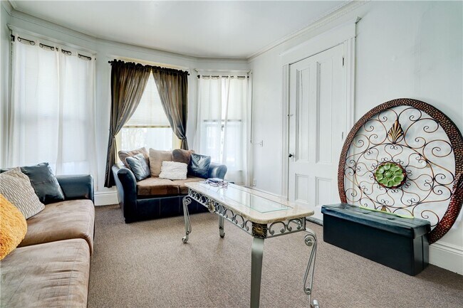 Building Photo - 183 Union St N