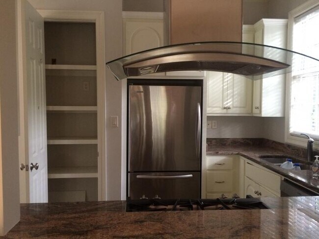 Building Photo - 200 Rochester Pl