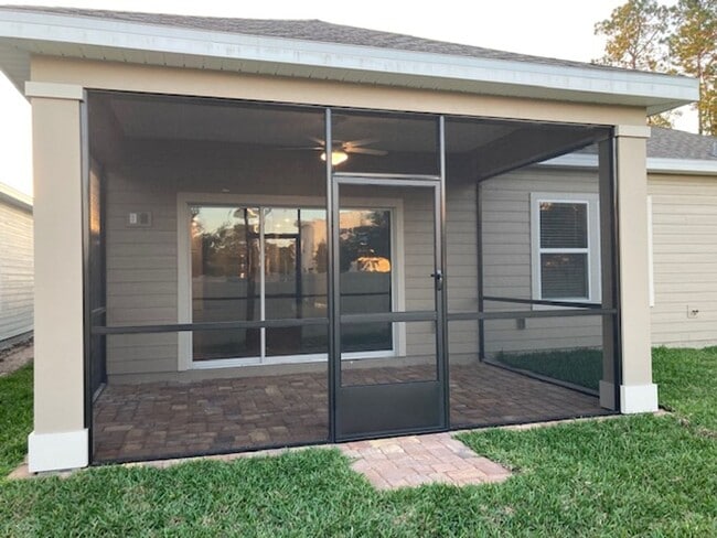 Building Photo - ***TWO WEEKS FREE*** Comfortable 3 Bedroom Home With Great Outdoor Space