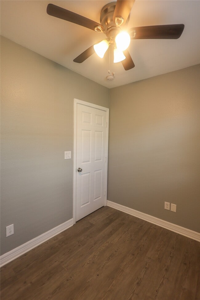 Building Photo - 23901 S Wildwood Dr