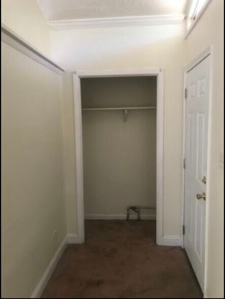 Building Photo - 615 Emerald Dr