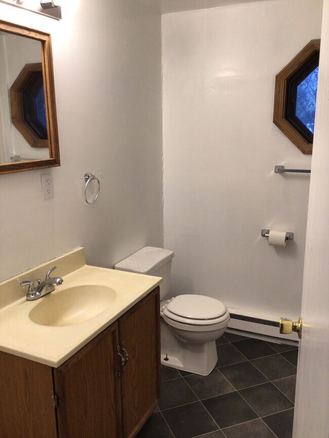 Building Photo - 440 N Earl St