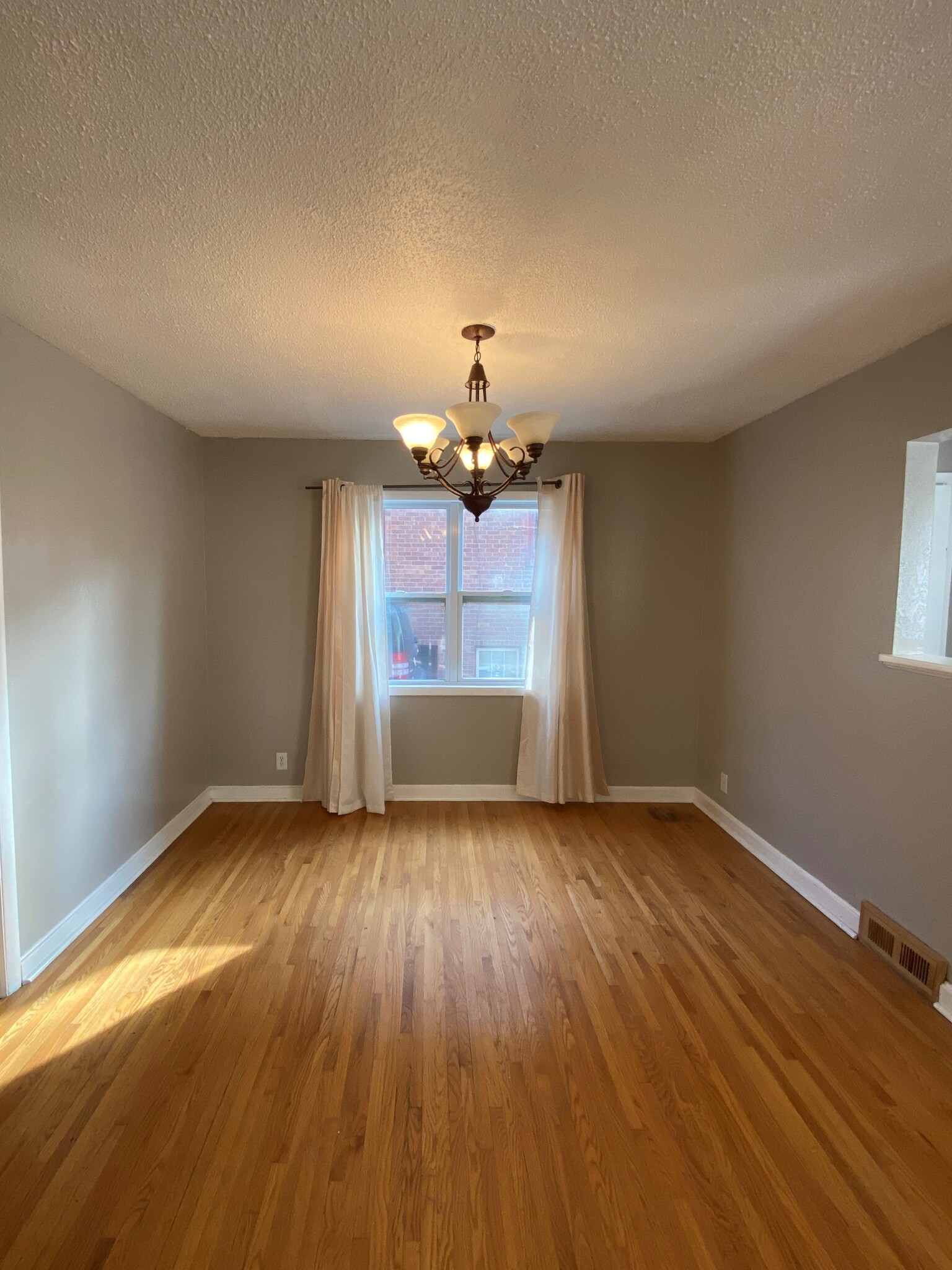 Building Photo - 18 9th Ave NW