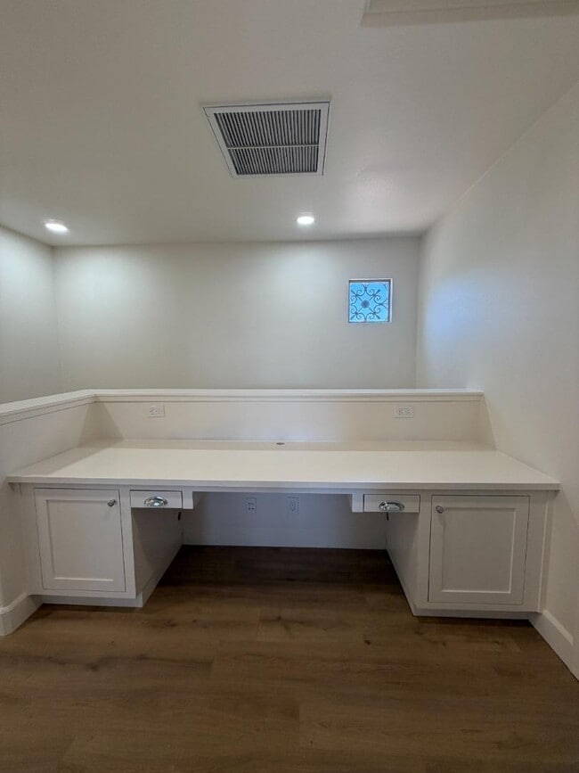 Building Photo - 1321 Dahlia Loop
