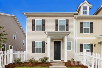 Building Photo - 810 Simpson Farm Rd