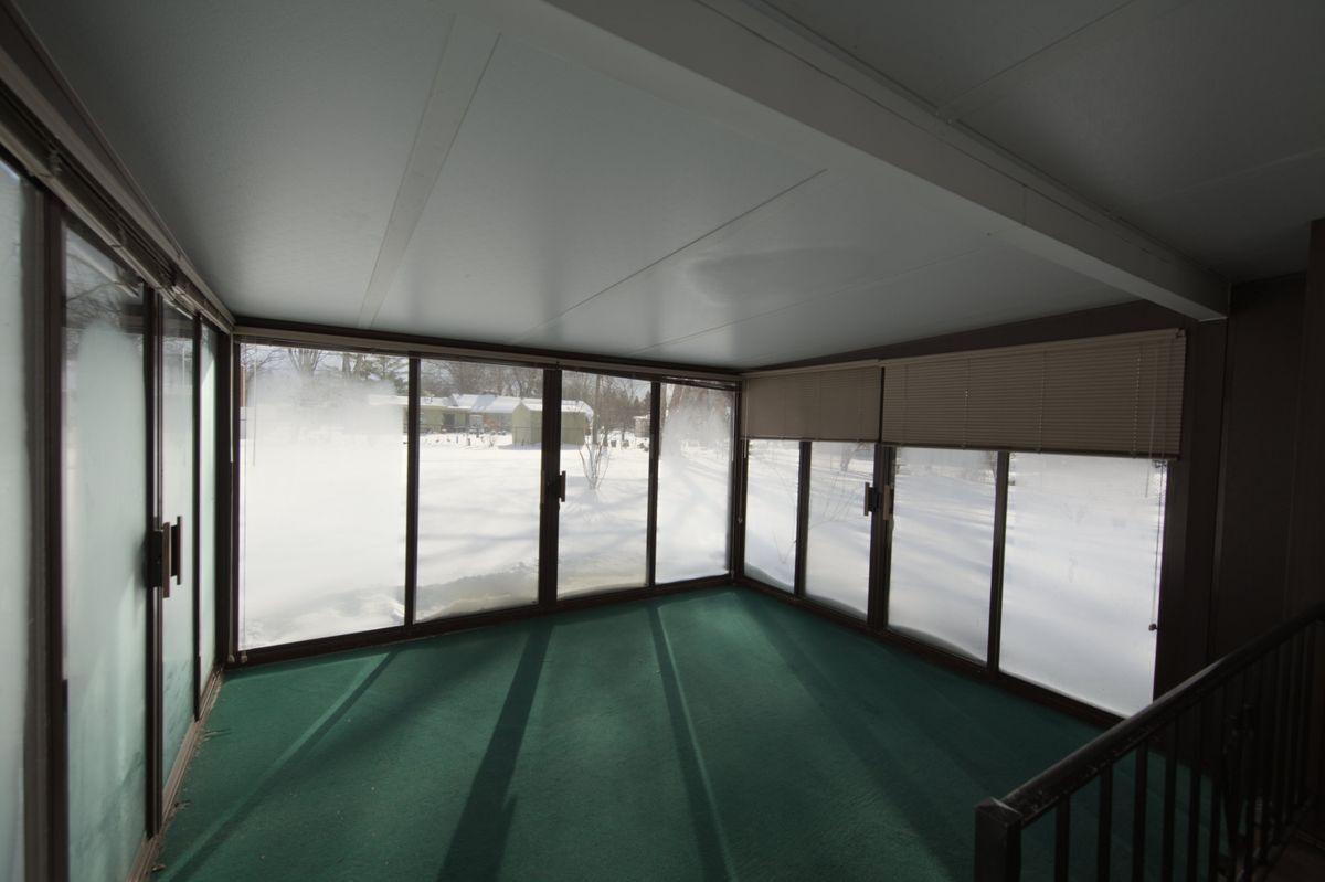 Building Photo - 9249 Whitall Ln