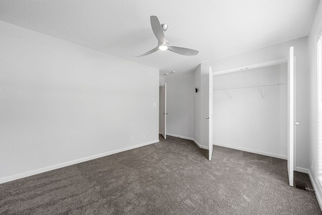 Building Photo - 3 Bedroom 3 Bath Pet Friendly Home For Ren...