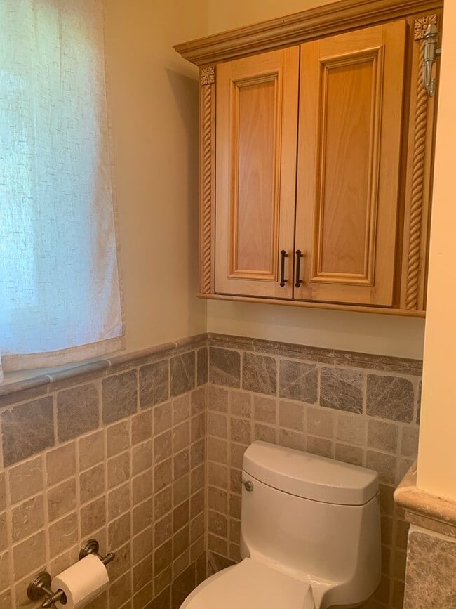 Building Photo - Gorgeous Two Story /Five Bedrooms in Burbank With Fantastic Views!!!