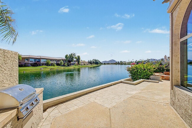 Building Photo - 8407 E Del Camino Dr