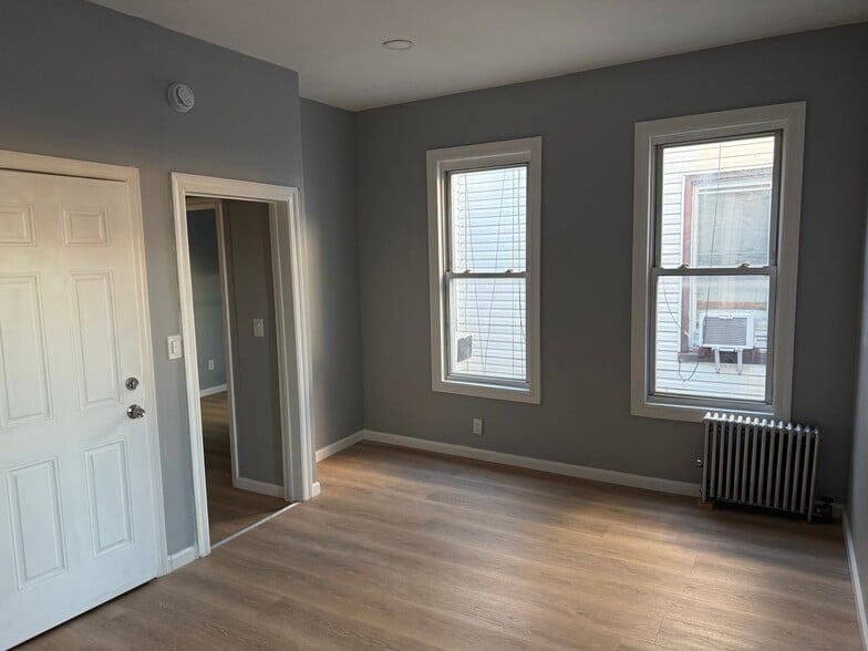 Building Photo - 189 Sheridan Ave