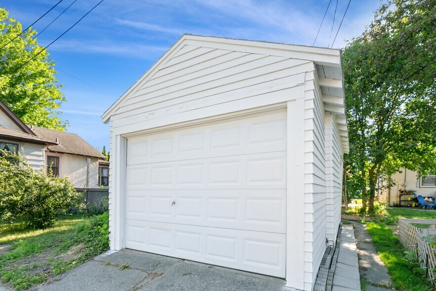Building Photo - 5317 13th Ave S