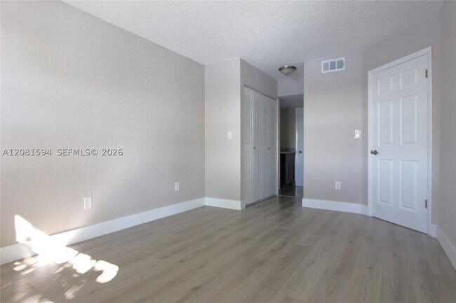 Building Photo - 2880 N Oakland Forest Dr