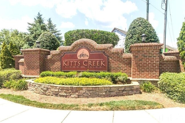 Building Photo - Beautiful 3BR Home in Desirable Kitts Creek RTP Location - MASTER DOWN