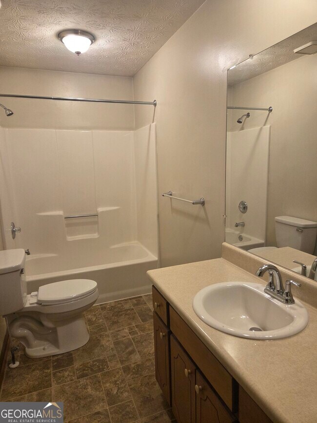 Building Photo - 8492 Pineland Dr
