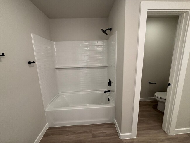 Building Photo - 4/2 Available July in Bell farms!!