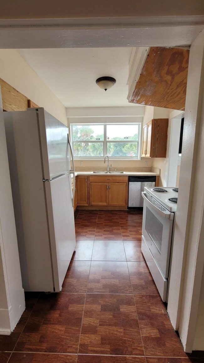 Building Photo - 5701 N Flagler Dr