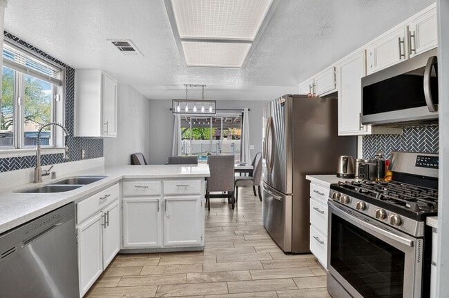 Building Photo - Charming Two Story Home Located in North Las Vegas