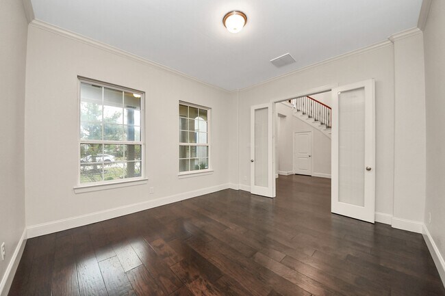 Building Photo - 9814 Carver Dr