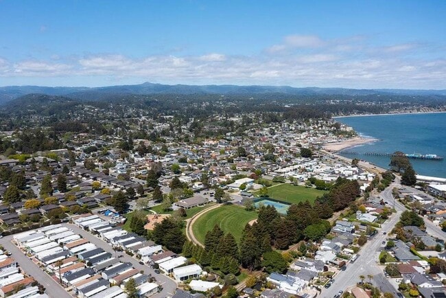 Building Photo - 1355 45th Ave