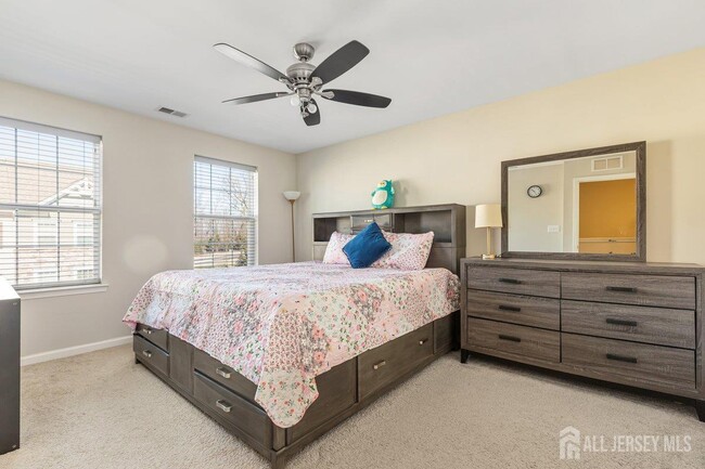 Building Photo - 1302 Hights Farm Rd N