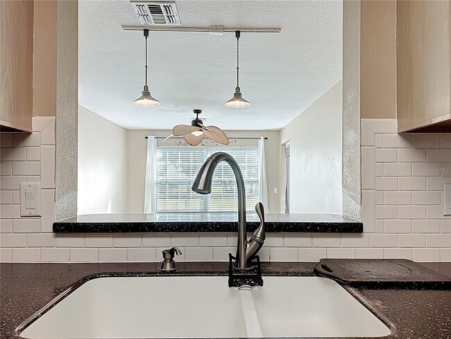 Building Photo - 3960 Southpointe Dr