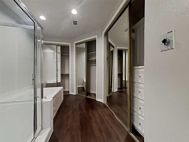Building Photo - 6737 Tournament Dr