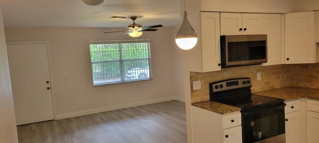 Building Photo - 2802 Imperial Cir