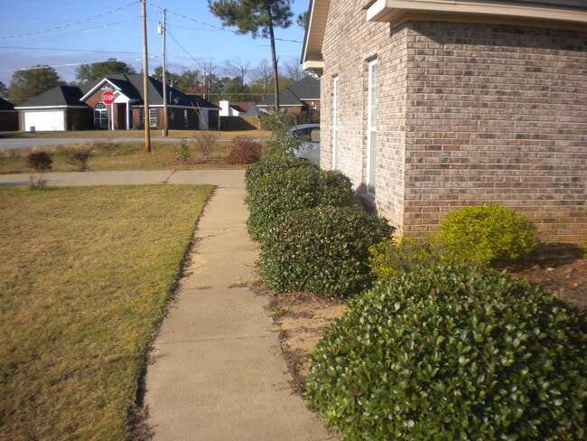 Building Photo - Gorgeous Phenix City Home Off Of HWY 165!