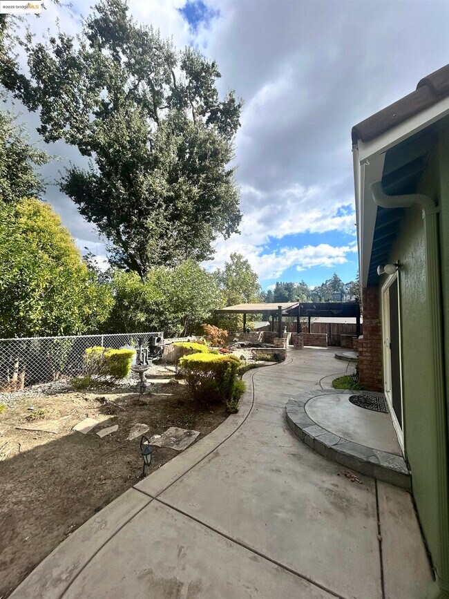 Building Photo - 516 Webster Dr