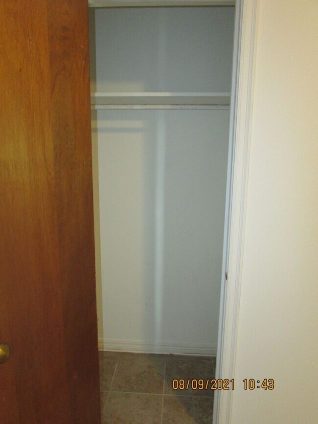 Building Photo - Newly remodeled 5 bedroom/2 bath home