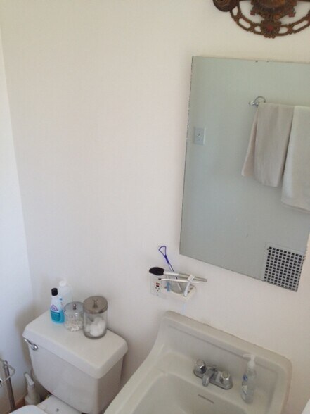 Building Photo - 4024-4028 Los Feliz Blvd