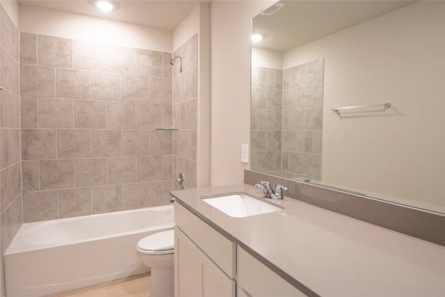 Building Photo - 1722 San Jacinto Dr