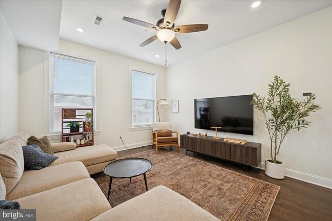 Building Photo - 3958 Mt Vernon St