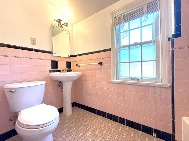 Building Photo - 1104/06 E Glendale Ave