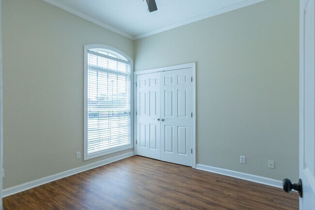 Building Photo - 4004 Grey Oak Dr