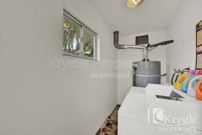 Building Photo - 125 W F St