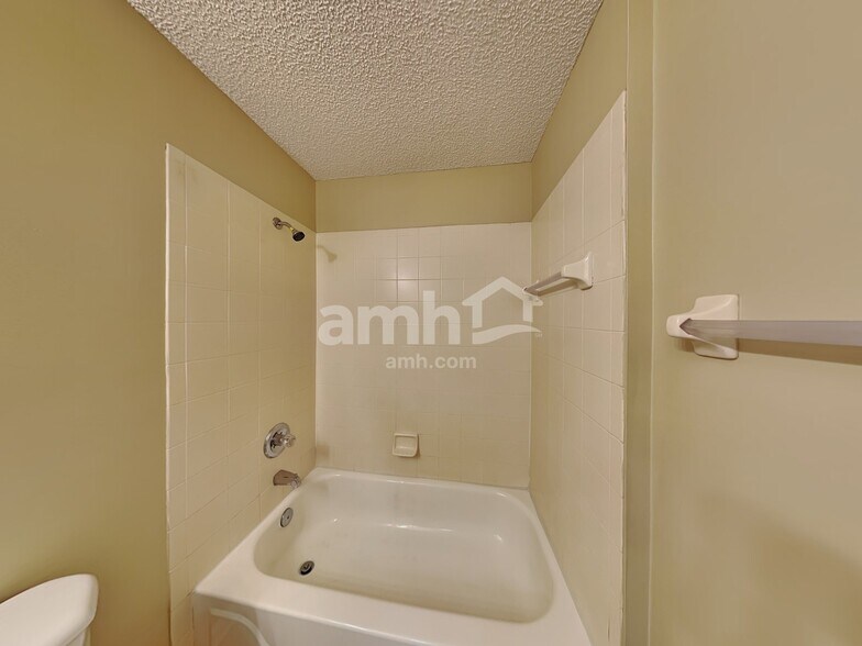 Building Photo - 3079 Wavering Ln