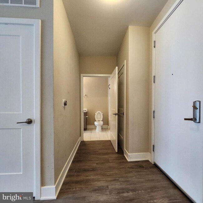 Building Photo - 145 Riverhaven Dr