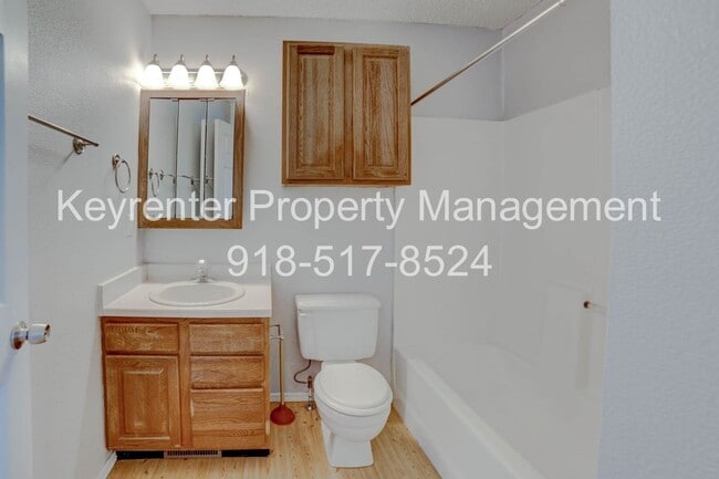 Building Photo - Beautiful 3 Bedroom, 2.5 Bath Condo in Canterbury!