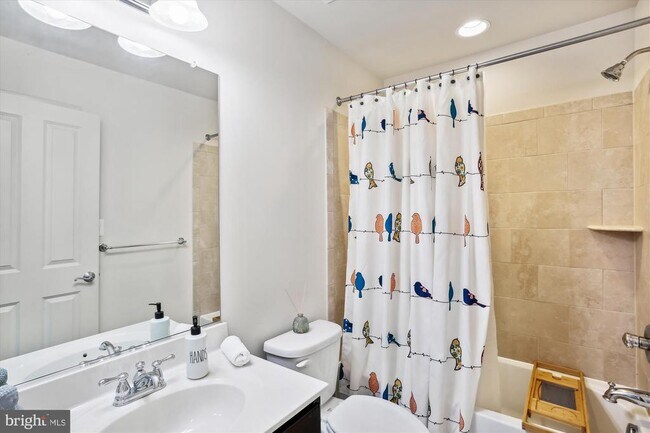 Building Photo - 13950 Estuary Dr