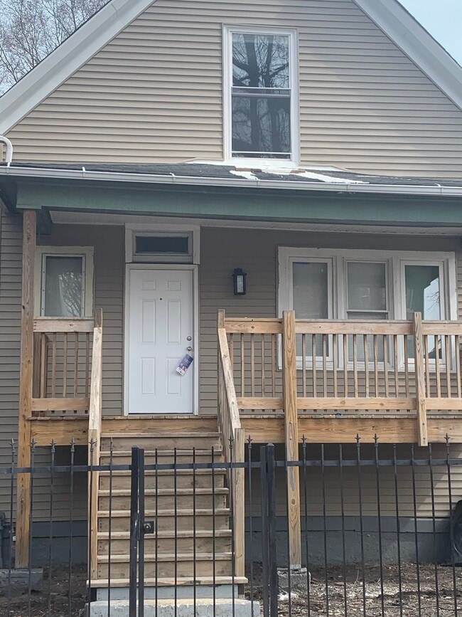 Primary Photo - 7841 S Marquette Ave