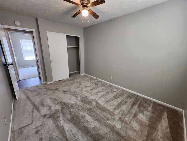 Building Photo - 3 Bedroom Home in Bloomington