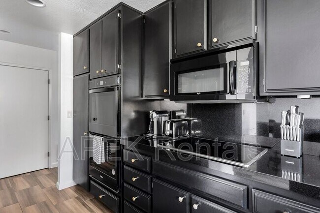 Building Photo - 2842 Sundance Cir W