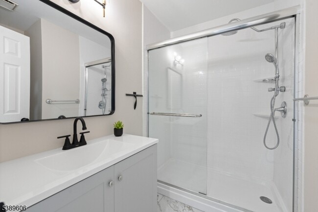 Building Photo - 160 Goldmine Ln