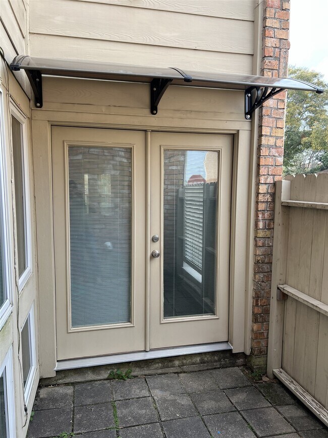 Building Photo - 800 Country Pl Dr