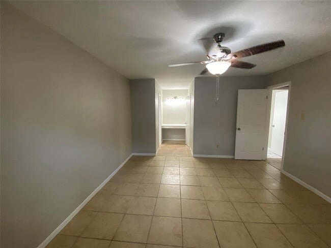 Building Photo - 11204 Brushy Glen Dr