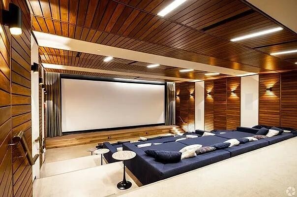 Building Photo - 100 Vandam St