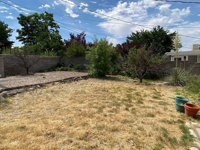 Building Photo - 1612 Princeton Dr SE