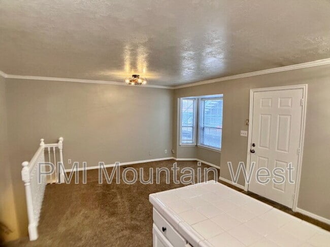 Building Photo - 567 N 200 E