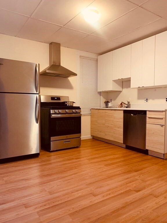 Building Photo - 1572 Tremont St